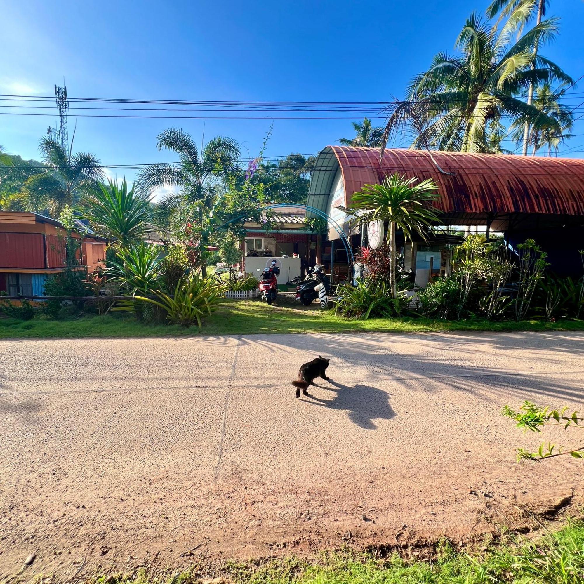 Lee Red House Hotel Ban Lak Uan Exterior photo