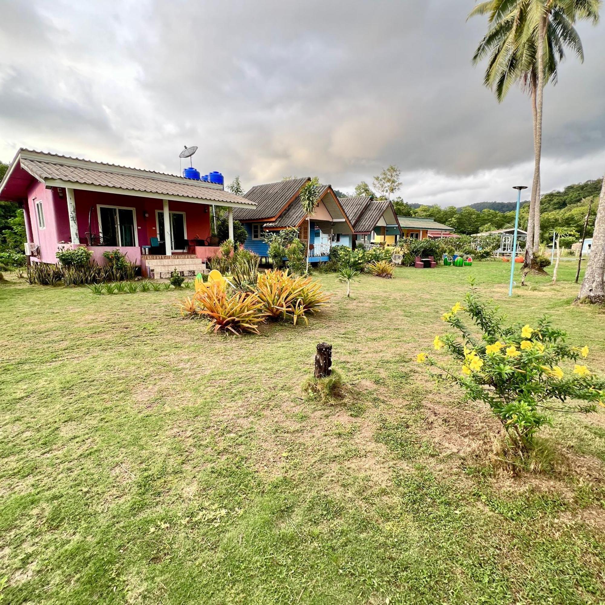 Lee Red House Hotel Ban Lak Uan Exterior photo