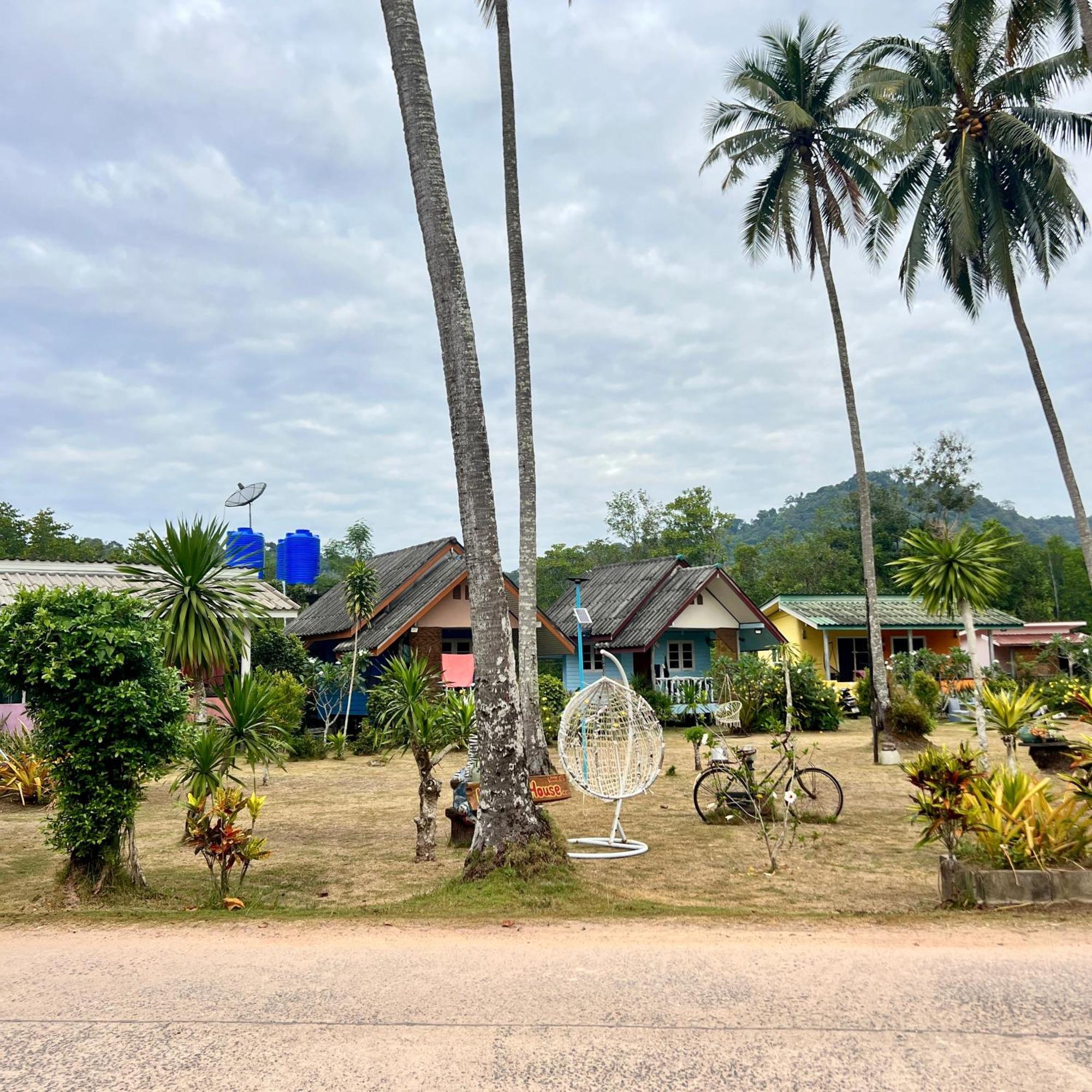 Lee Red House Hotel Ban Lak Uan Exterior photo