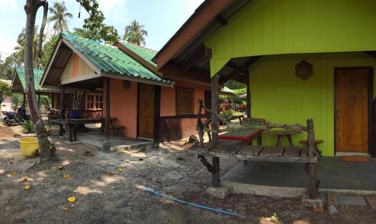 Lee Red House Hotel Ban Lak Uan Exterior photo